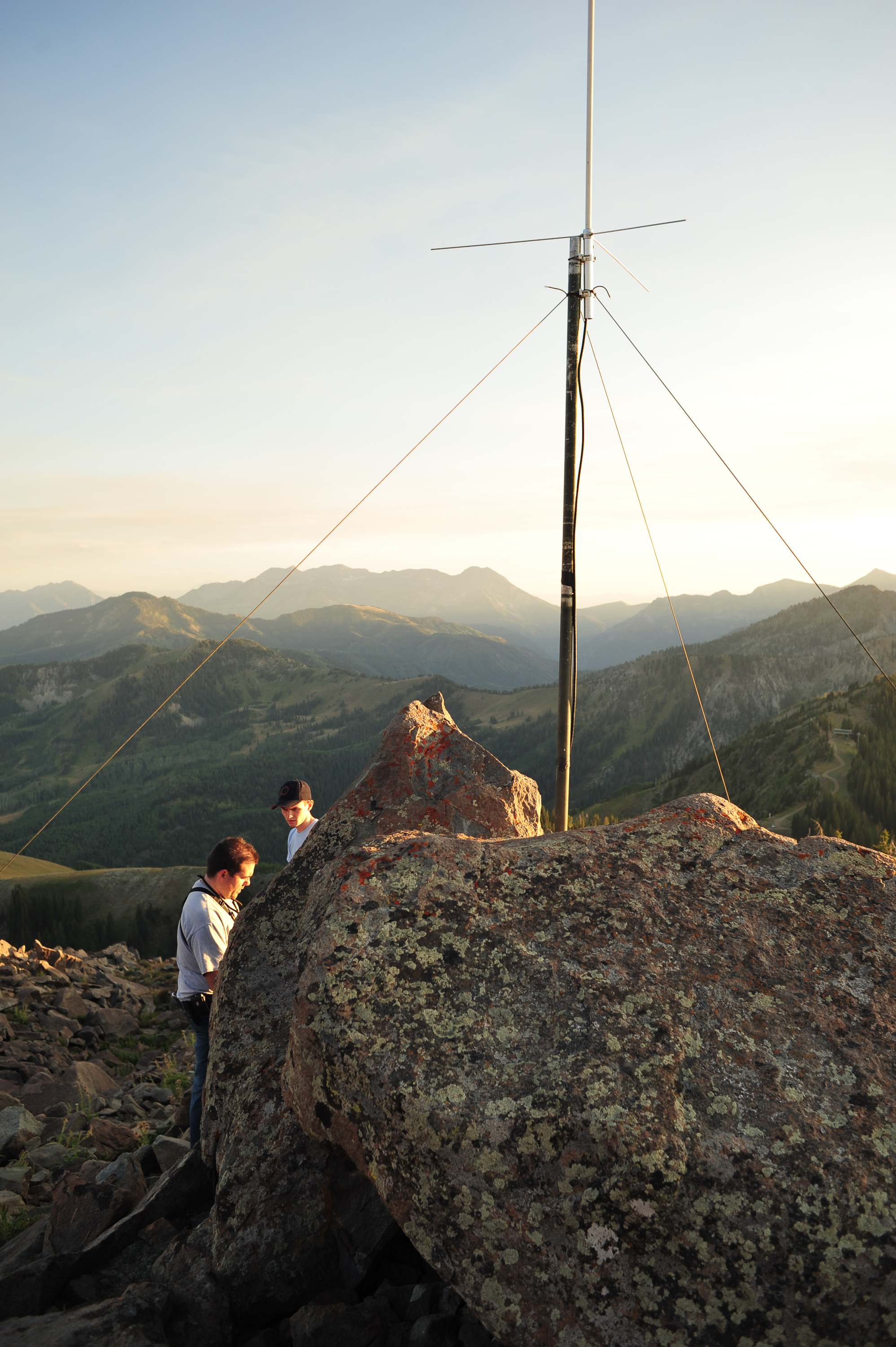 Brett, KC7IIB, and Marcus and the antenna